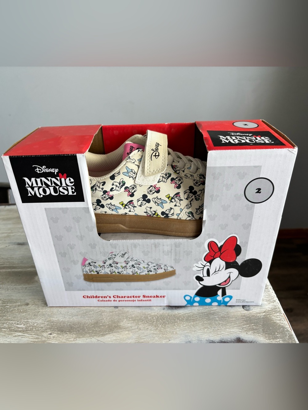 NWT Disney Minnie Mouse Girls Sneakers Size 2
